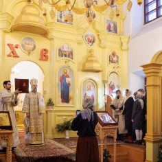 11 января. Божественная литургия архиерейским чином.