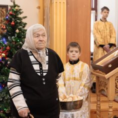 Божественная литургия в день памяти свт. Василия Великого.