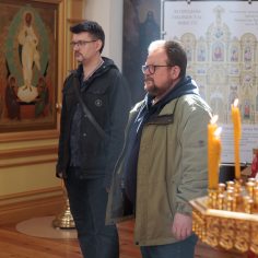 21 апреля. Радоница.  Сме́рти пра́зднуем умерщвле́ние, а́дово разруше́ние, ино́го жития́ ве́чнаго нача́ло, и игра́юще пое́м Вино́внаго, еди́наго благослове́ннаго отце́в Бо́га и препросла́вленнаго.