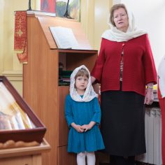 21 апреля. Радоница.  Сме́рти пра́зднуем умерщвле́ние, а́дово разруше́ние, ино́го жития́ ве́чнаго нача́ло, и игра́юще пое́м Вино́внаго, еди́наго благослове́ннаго отце́в Бо́га и препросла́вленнаго.