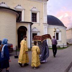 Вынос и погребение Плащаницы